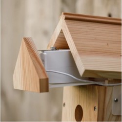 Nichoir avec caméra Wifi "Bird Box" + Panneau solaire - Cèdre rouge Nichoir avec caméra Wifi "Bird Box" + Panneau solaire - Cèdre rouge