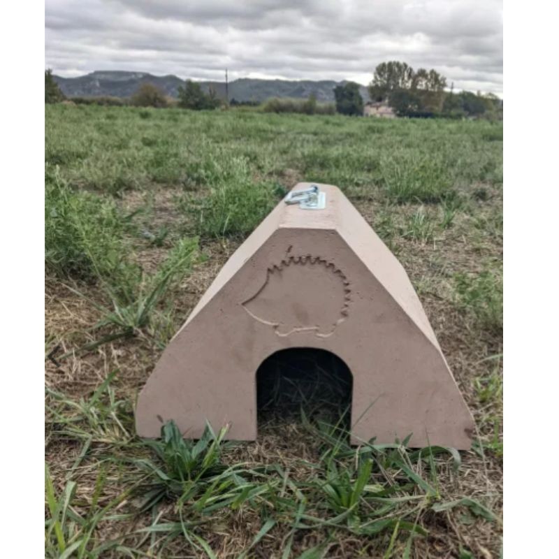 Abri pour hérissons en béton de bois