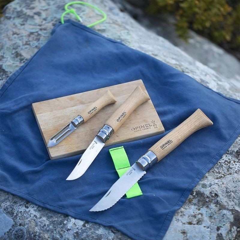 Set de cuisine Opinel "Nomad Outdoor" : 3 couteaux de poche Inox + nappe + planche