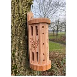 Abri à insectes "Happy Insects" – Bois de mélèze - Europlay Abri à insectes "Happy Insects" – Bois de mélèze - Europlay