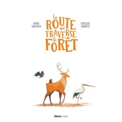 La route qui traverse la forêt