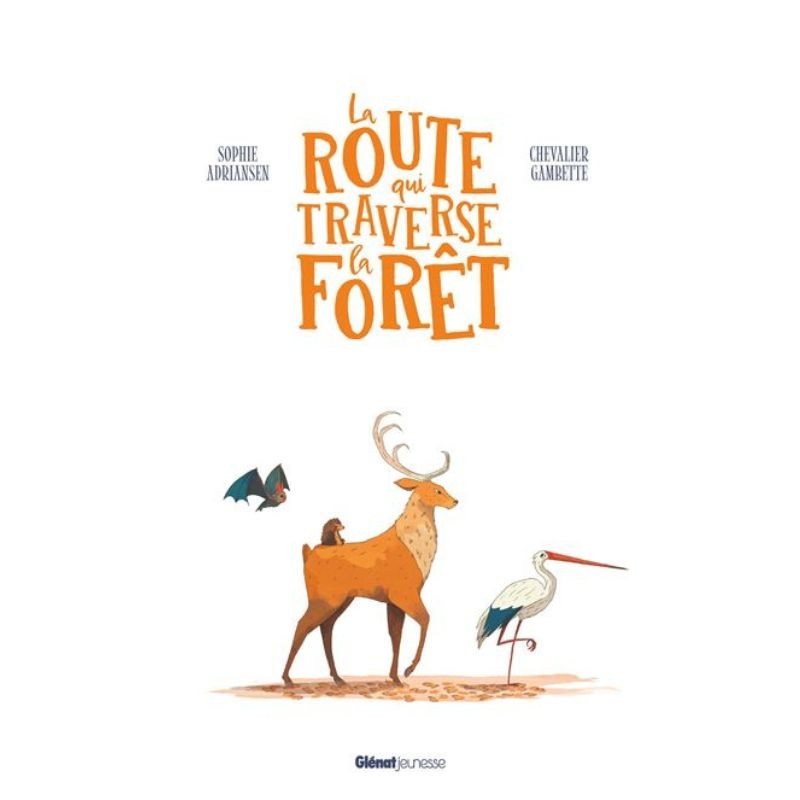 La route qui traverse la forêt