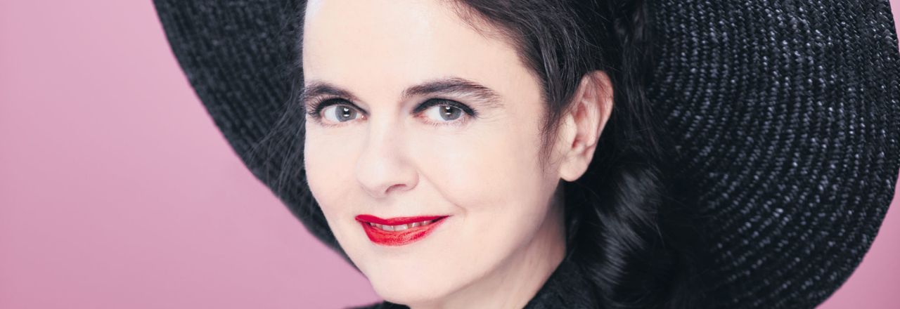 slid article amelie Nothomb - © Pascal Ito